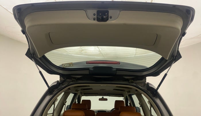 2012 Toyota Innova 2.5 GX 8 STR, Diesel, Manual, 89,683 km, Boot Door Open