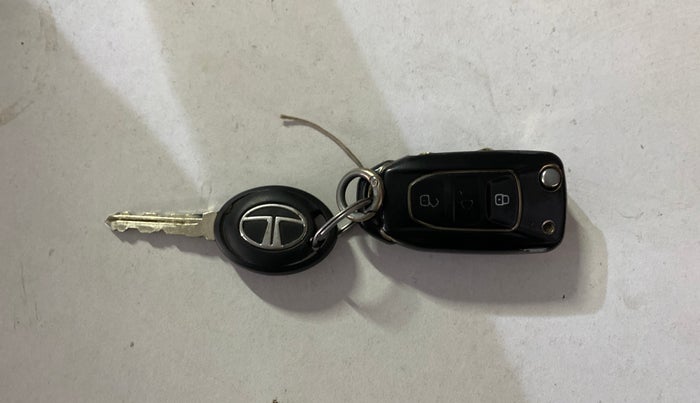 2017 Tata TIGOR XZ PETROL, Petrol, Manual, 99,921 km, Key Close Up