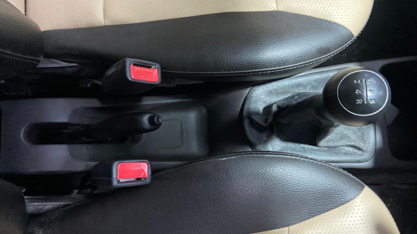 2015 Hyundai Eon ERA +, Petrol, Manual, 35,859 km, Gear Lever