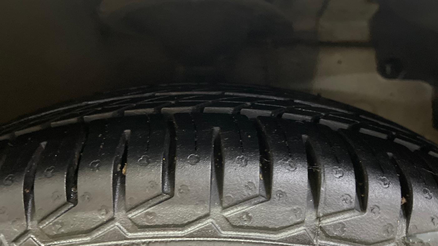 2015 Hyundai Eon ERA +, Petrol, Manual, 35,859 km, Right Front Tyre Tread