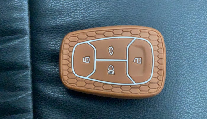 2020 Tata NEXON XZ PLUS (O) PETROL DUAL TONE, Petrol, Manual, 25,863 km, Key Close Up