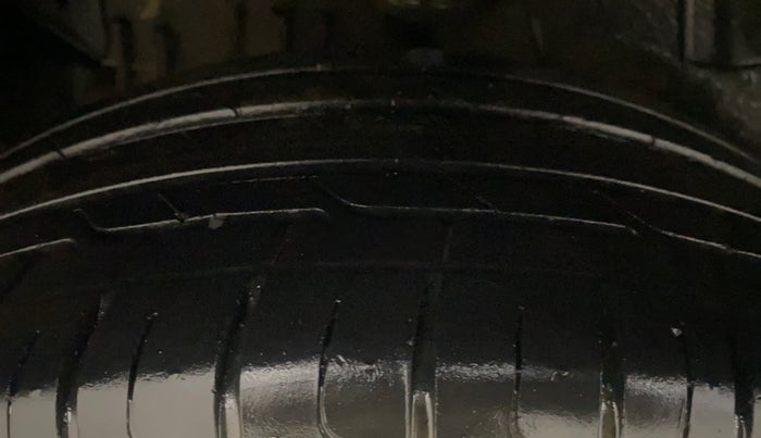 2020 Tata NEXON XZ PLUS (O) PETROL DUAL TONE, Petrol, Manual, 25,863 km, Right Rear Tyre Tread