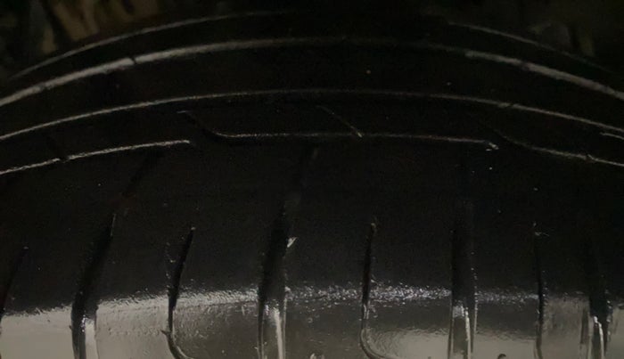 2020 Tata NEXON XZ PLUS (O) PETROL DUAL TONE, Petrol, Manual, 25,863 km, Right Front Tyre Tread