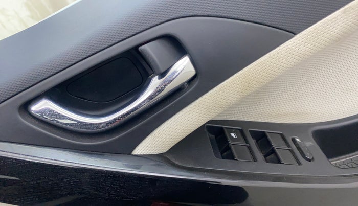 2020 Tata NEXON XZ PLUS (O) PETROL DUAL TONE, Petrol, Manual, 25,863 km, Driver Side Door Panels Control