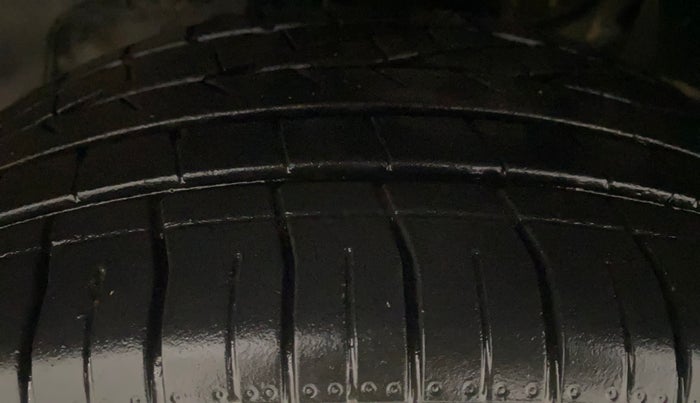 2020 Tata NEXON XZ PLUS (O) PETROL DUAL TONE, Petrol, Manual, 25,863 km, Left Front Tyre Tread