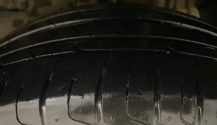 2020 Tata NEXON XZ PLUS (O) PETROL DUAL TONE, Petrol, Manual, 25,863 km, Left Rear Tyre Tread