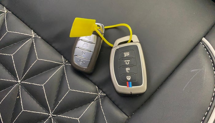 2022 Hyundai NEW I20 ASTA (O) 1.2 AT, Petrol, Automatic, 46,546 km, Key Close Up