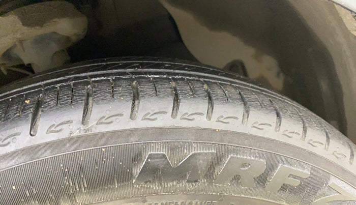 2021 Hyundai GRAND I10 NIOS ASTA AMT 1.2 KAPPA VTVT, Petrol, Automatic, 28,898 km, Right Front Tyre Tread