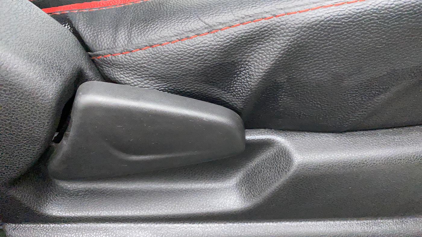 2019 Renault Kwid RXT 0.8 (O), Petrol, Manual, 13,681 km, Driver Side Adjustment Panel
