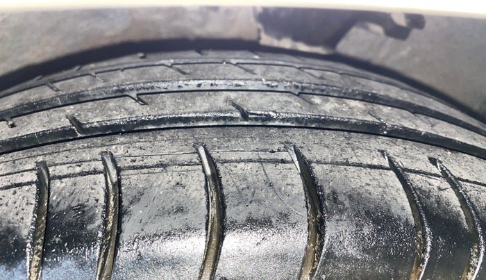 2012 Hyundai i10 MAGNA 1.2, Petrol, Manual, 64,834 km, Right Front Tyre Tread