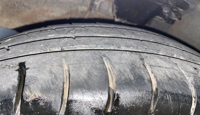 2012 Hyundai i10 MAGNA 1.2, Petrol, Manual, 64,834 km, Left Front Tyre Tread