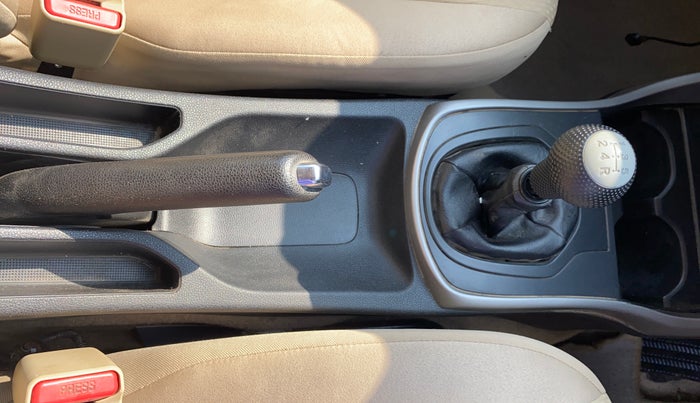 2018 Honda City 1.5L I-VTEC V MT, CNG, Manual, 1,10,205 km, Gear Lever