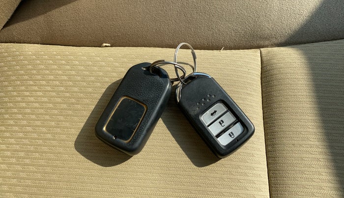 2018 Honda City 1.5L I-VTEC V MT, CNG, Manual, 1,10,205 km, Key Close Up