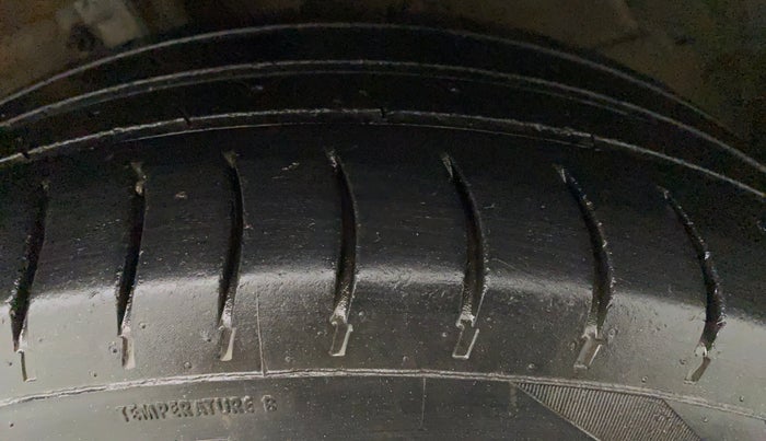 2016 Maruti Swift ZXI, Petrol, Manual, 84,356 km, Left Front Tyre Tread