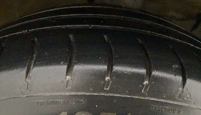 2016 Maruti Swift ZXI, Petrol, Manual, 84,356 km, Right Rear Tyre Tread