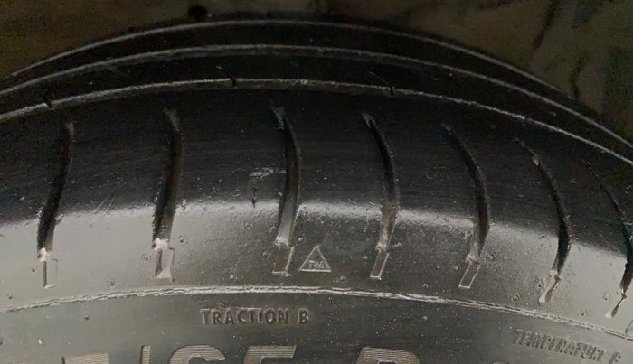2016 Maruti Swift ZXI, Petrol, Manual, 84,356 km, Left Rear Tyre Tread