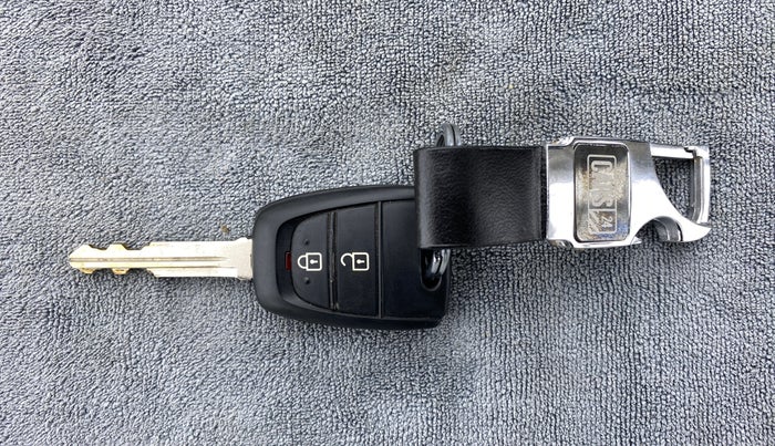 2019 Hyundai NEW SANTRO SPORTZ CNG, CNG, Manual, 38,298 km, Key Close Up