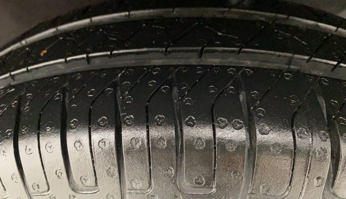 2016 Renault Kwid RXT, Petrol, Manual, 29,682 km, Left Rear Tyre Tread