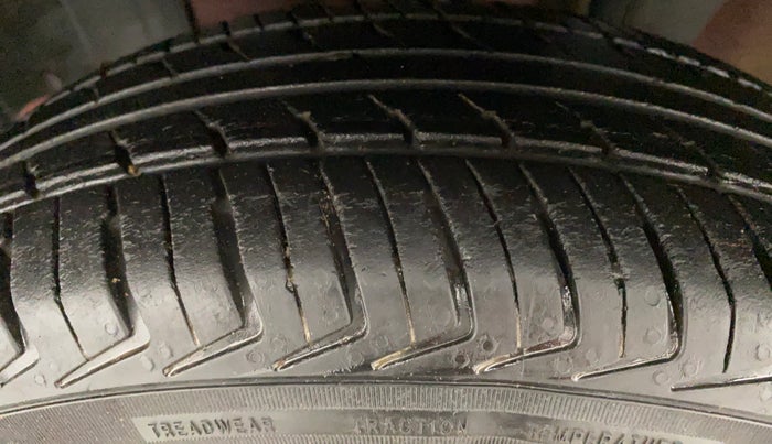 2016 Renault Kwid RXT, Petrol, Manual, 29,682 km, Left Front Tyre Tread