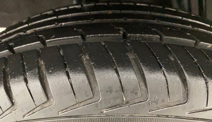 2016 Renault Kwid RXT, Petrol, Manual, 29,682 km, Right Rear Tyre Tread