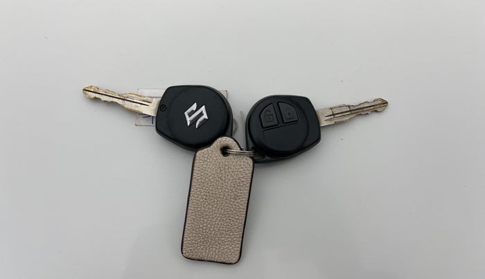 2016 Maruti Swift LXI (O), Petrol, Manual, 58,243 km, Key Close Up