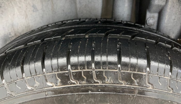 2016 Maruti Swift LXI (O), Petrol, Manual, 58,243 km, Left Rear Tyre Tread