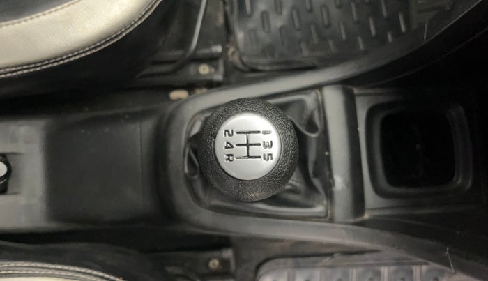 2016 Maruti Swift LXI (O), Petrol, Manual, 58,243 km, Gear Lever
