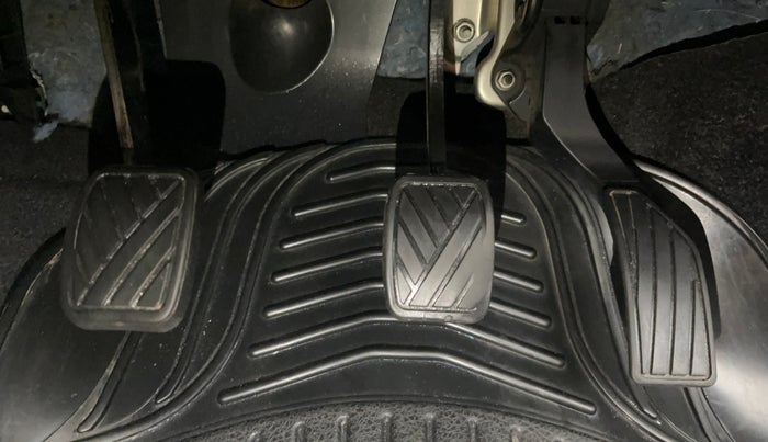 2016 Maruti Swift LXI (O), Petrol, Manual, 58,243 km, Pedals