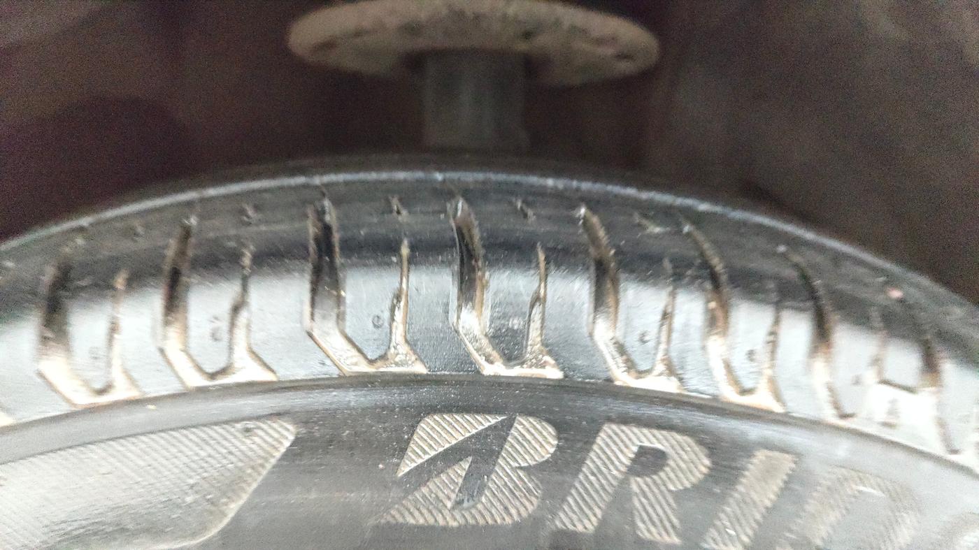 2021 Maruti Ertiga ZXI AT SHVS, Petrol, Automatic, 24,963 km, Right Front Tyre Tread
