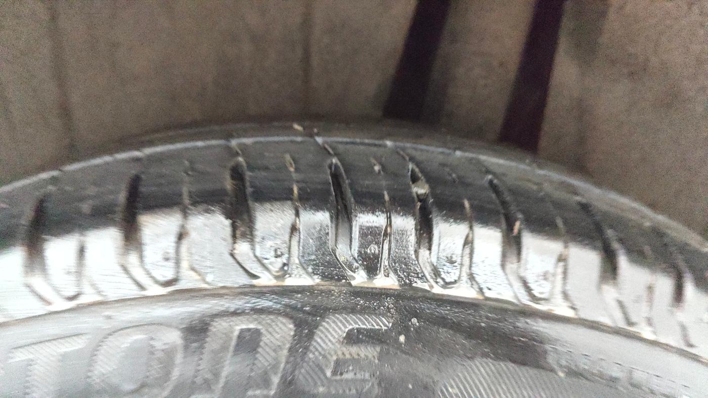2021 Maruti Ertiga ZXI AT SHVS, Petrol, Automatic, 24,963 km, Left Rear Tyre Tread