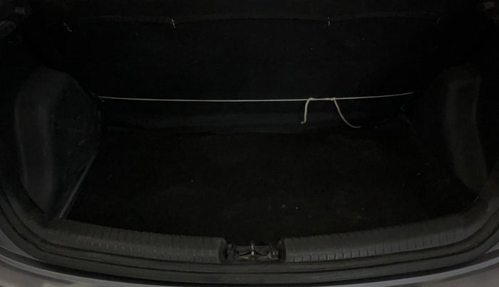 2017 Hyundai Grand i10 MAGNA 1.2 KAPPA VTVT, Petrol, Manual, 32,374 km, Boot Inside