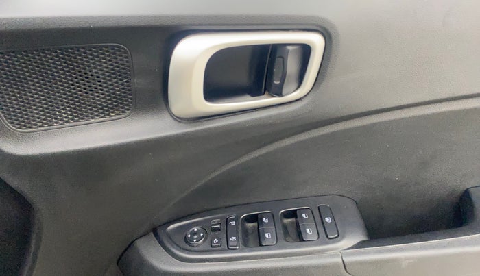 2021 Hyundai VENUE SX 1.0 TURBO IMT, Petrol, Manual, 67,607 km, Driver Side Door Panels Control