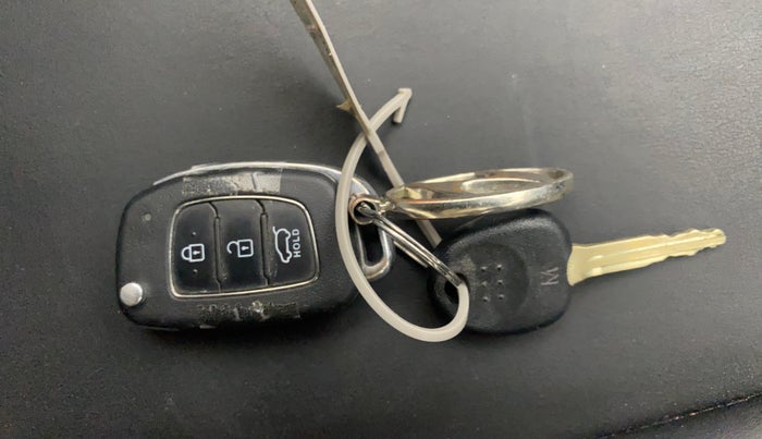 2021 Hyundai VENUE SX 1.0 TURBO IMT, Petrol, Manual, 67,607 km, Key Close Up