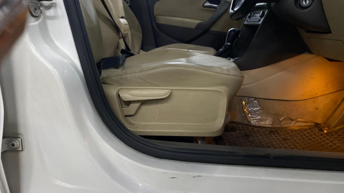 2017 Volkswagen Vento HIGHLINE PETROL AT, Petrol, Automatic, 44,630 km, Driver Side Adjustment Panel
