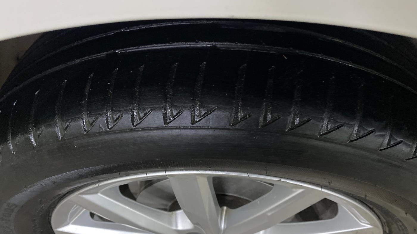2017 Volkswagen Vento HIGHLINE PETROL AT, Petrol, Automatic, 44,630 km, Left Rear Tyre Tread