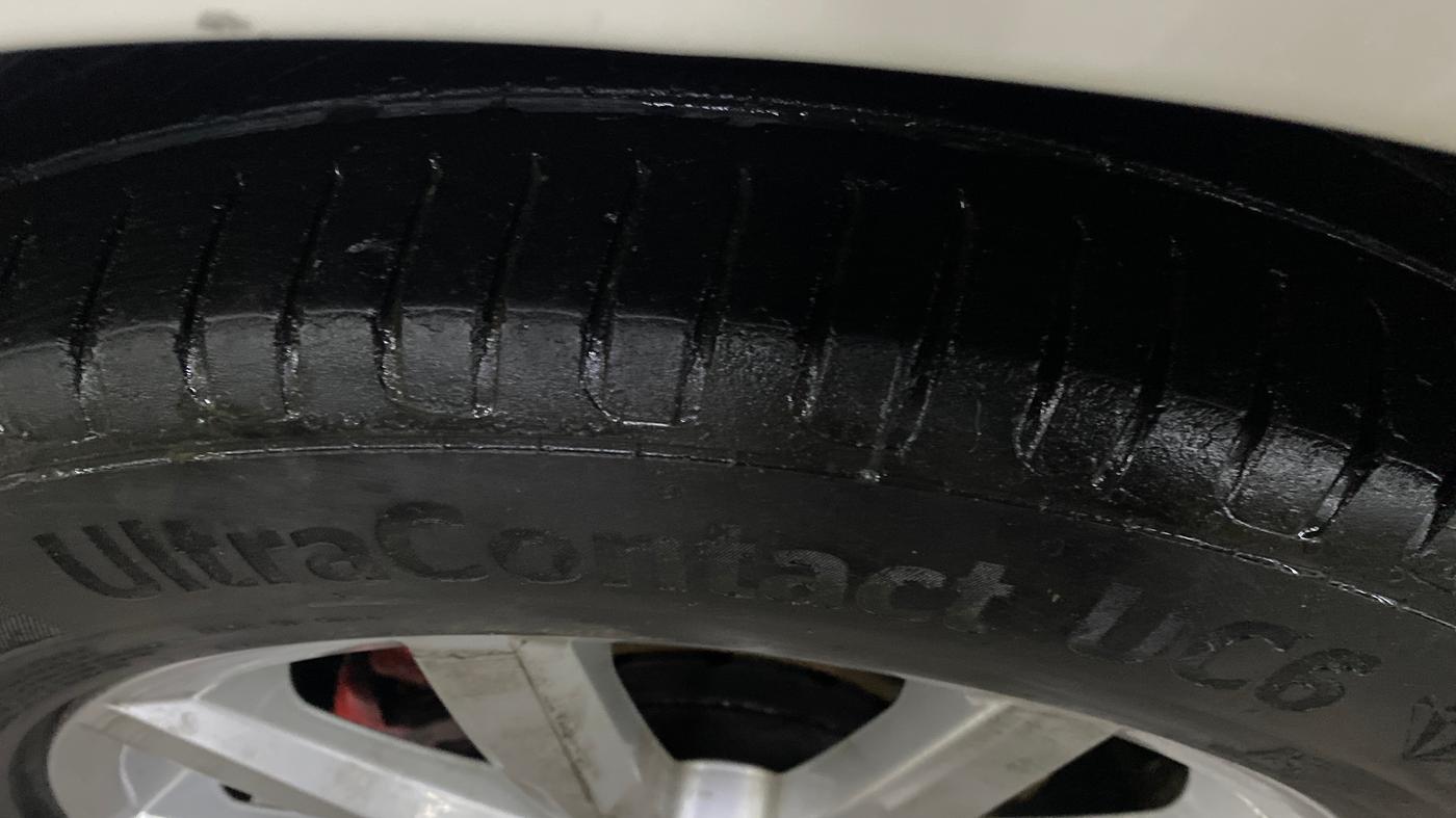 2017 Volkswagen Vento HIGHLINE PETROL AT, Petrol, Automatic, 44,630 km, Left Front Tyre Tread