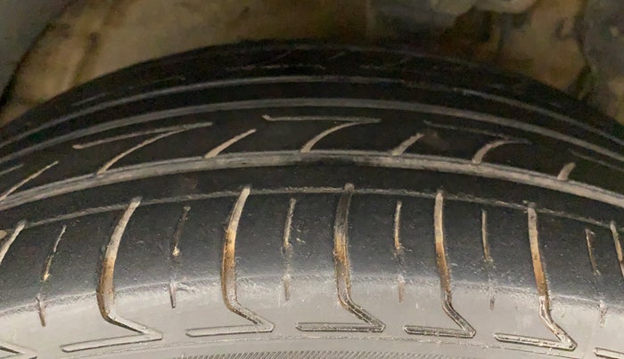 2019 Mahindra XUV300 W8 1.5 DIESEL, Diesel, Manual, 73,802 km, Right Front Tyre Tread