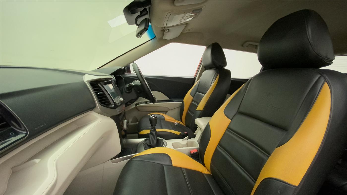 2019 Mahindra XUV300 W8 1.5 DIESEL, Diesel, Manual, 73,802 km, Right Side Front Door Cabin
