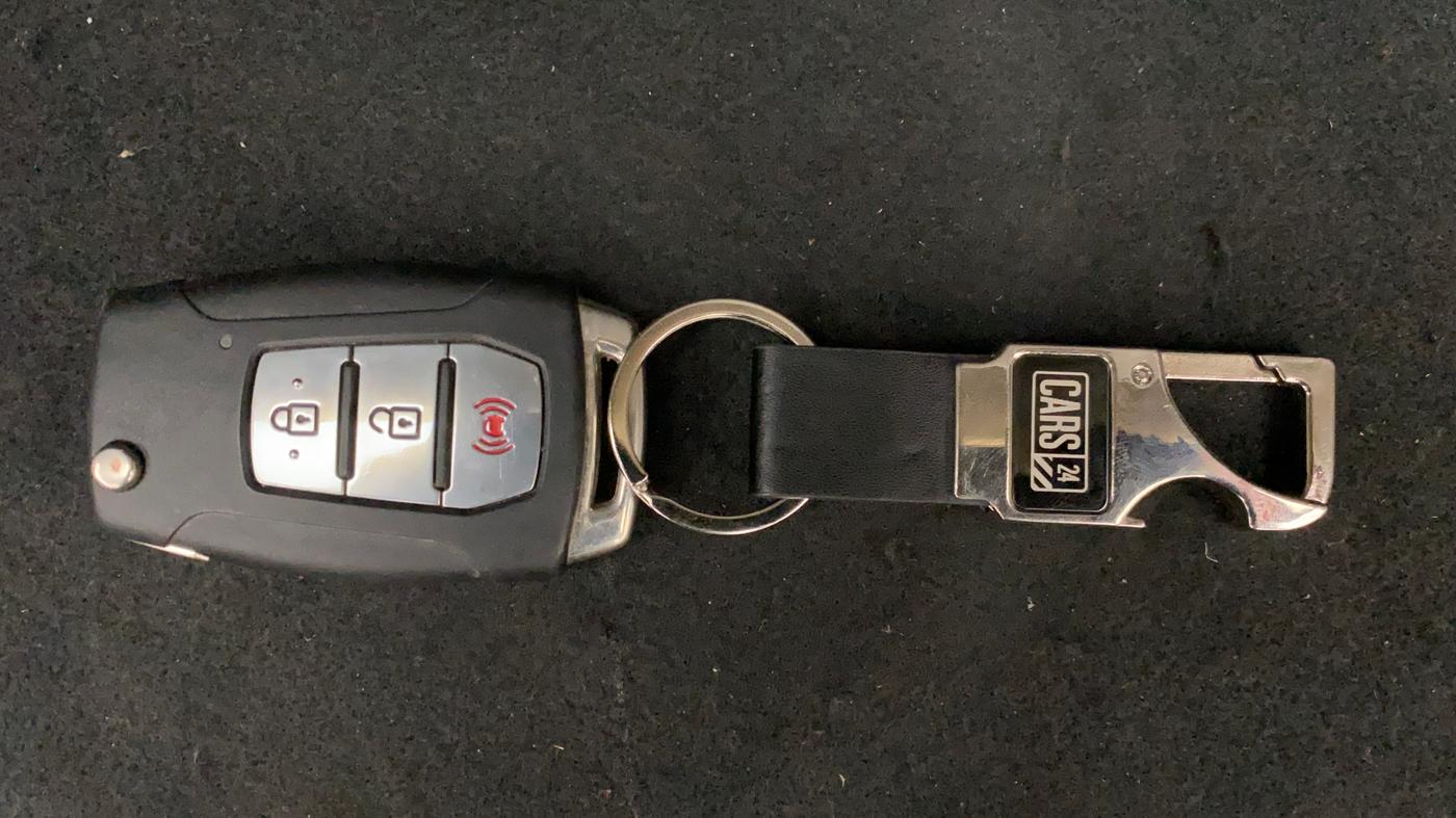2019 Mahindra XUV300 W8 1.5 DIESEL, Diesel, Manual, 73,802 km, Key Close Up