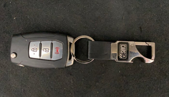 2019 Mahindra XUV300 W8 1.5 DIESEL, Diesel, Manual, 73,802 km, Key Close Up
