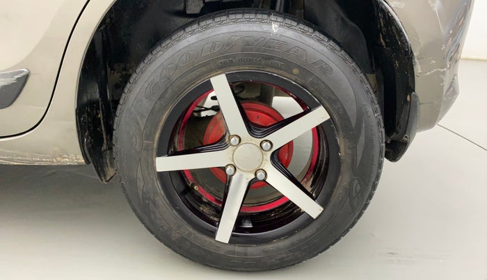 2018 Maruti Swift VXI, CNG, Manual, 99,078 km, Left Rear Wheel