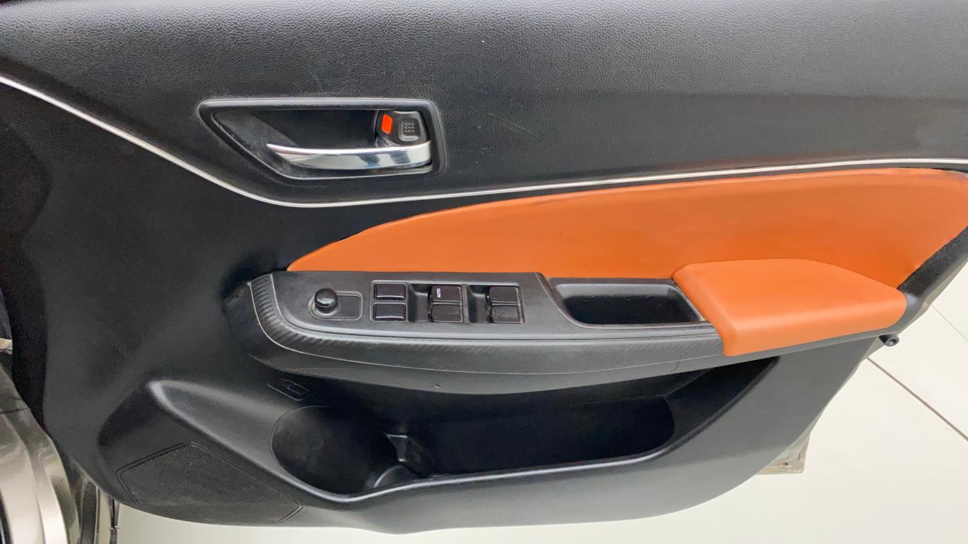 2018 Maruti Swift VXI, CNG, Manual, 99,078 km, Driver Side Door Panels Control