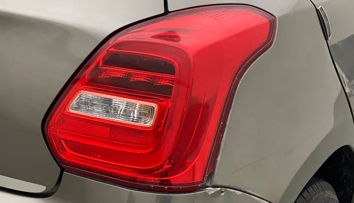 2018 Maruti Swift VXI, CNG, Manual, 99,078 km, Right tail light - Minor scratches