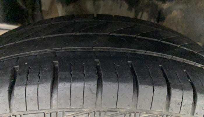 2018 Maruti Swift VXI, CNG, Manual, 99,078 km, Right Rear Tyre Tread