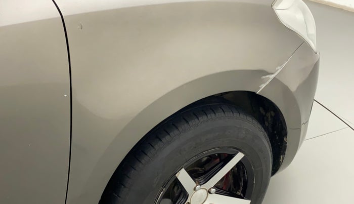 2018 Maruti Swift VXI, CNG, Manual, 99,078 km, Right fender - Slightly dented