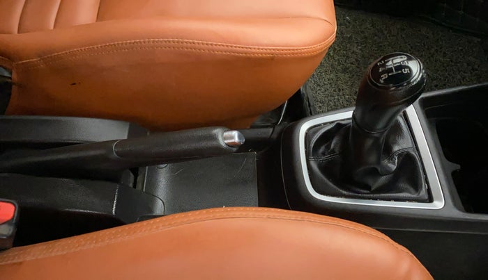 2018 Maruti Swift VXI, CNG, Manual, 99,078 km, Gear Lever
