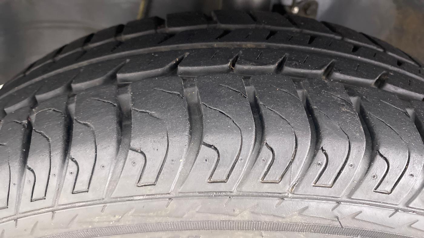 2018 Maruti Wagon R 1.0 VXI OPT AMT, Petrol, Automatic, 7,024 km, Left Front Tyre Tread