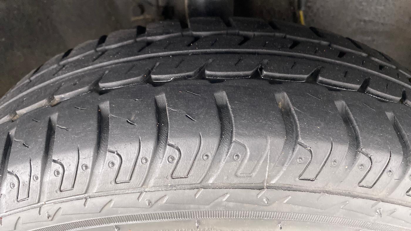 2018 Maruti Wagon R 1.0 VXI OPT AMT, Petrol, Automatic, 7,024 km, Right Front Tyre Tread