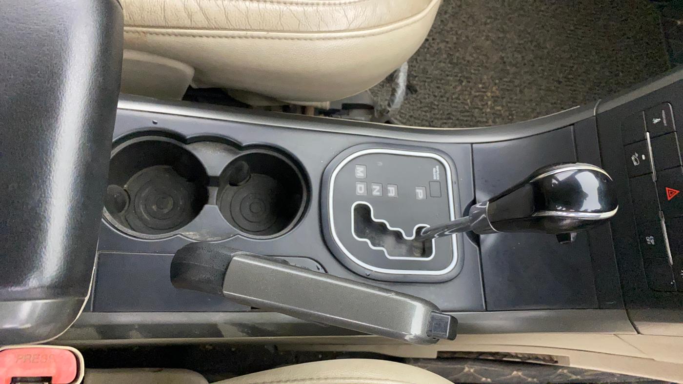 2016 Mahindra XUV500 W10 AT, Diesel, Automatic, 1,22,669 km, Gear Lever