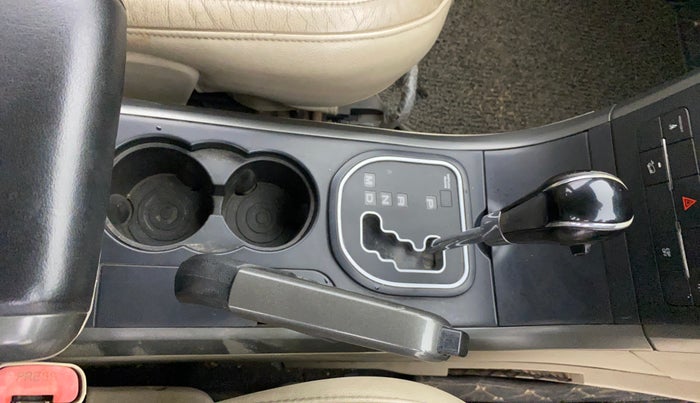 2016 Mahindra XUV500 W10 AT, Diesel, Automatic, 1,22,657 km, Gear Lever